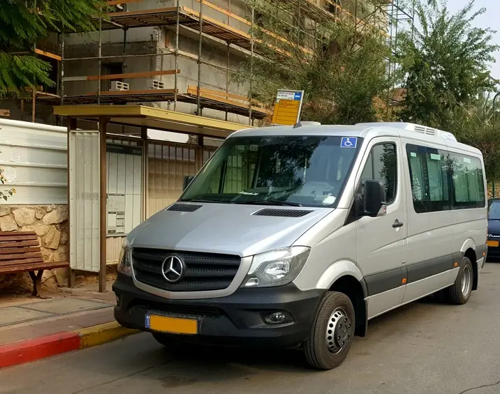 מיניבוס 14 מקומות